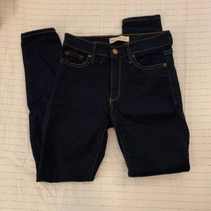 dark wash blue skinny jeans